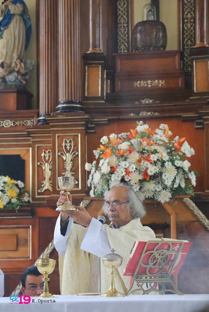 Santo Domingo baja a su peaña