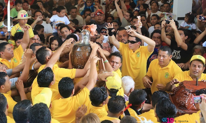 Santo Domingo baja a su peaña