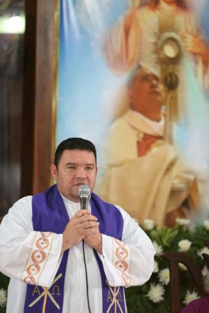 Ofician misa por el V Aniversario de la partida hacia la eternidad del padre Pupiro