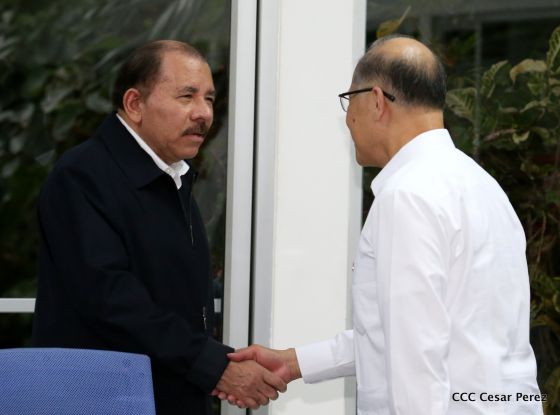 Daniel y Rosario se reúnen con canciller de China Taiwán, Sr. David Tawei Lee