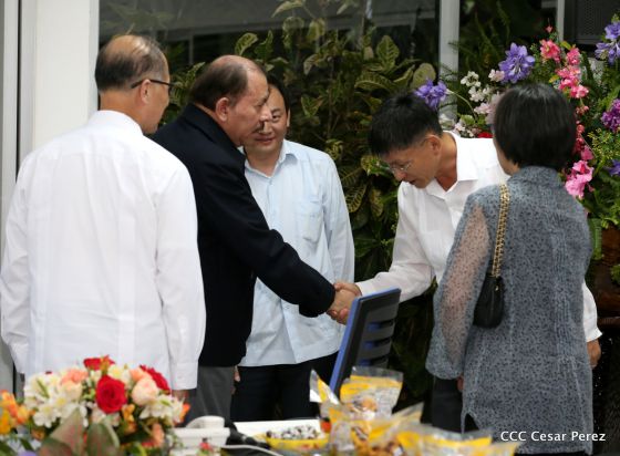 Daniel y Rosario se reúnen con canciller de China Taiwán, Sr. David Tawei Lee