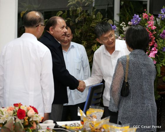 Daniel y Rosario se reúnen con canciller de China Taiwán, Sr. David Tawei Lee