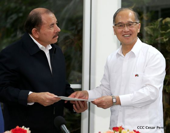 Daniel y Rosario se reúnen con canciller de China Taiwán, Sr. David Tawei Lee