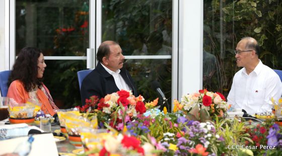 Daniel y Rosario se reúnen con canciller de China Taiwán, Sr. David Tawei Lee