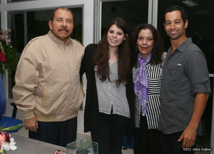 Daniel y Rosario se reúnen con Sam Cossman