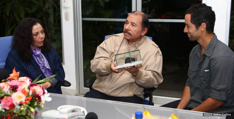 Daniel y Rosario se reúnen con Sam Cossman