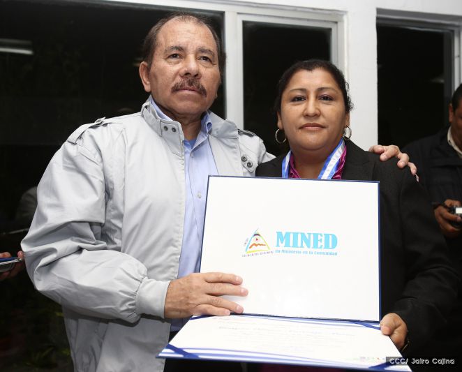 Entregan Medalla “Presidente de la República” a maestros eméritos y a los mejores maestros y estudiantes de Nicaragua