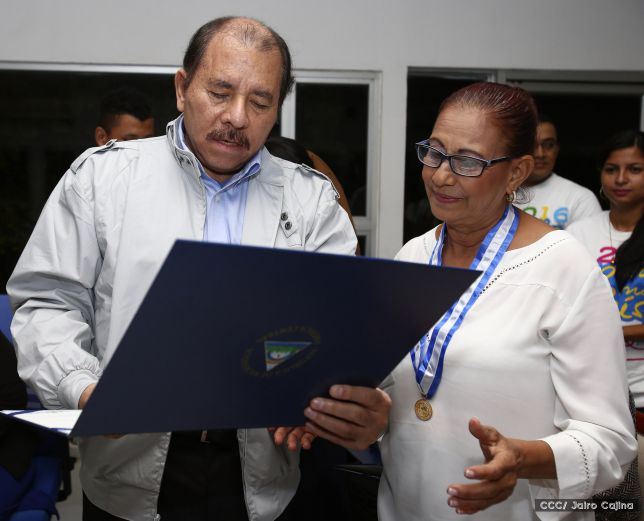 Entregan Medalla “Presidente de la República” a maestros eméritos y a los mejores maestros y estudiantes de Nicaragua