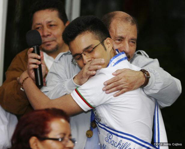 Entregan Medalla “Presidente de la República” a maestros eméritos y a los mejores maestros y estudiantes de Nicaragua