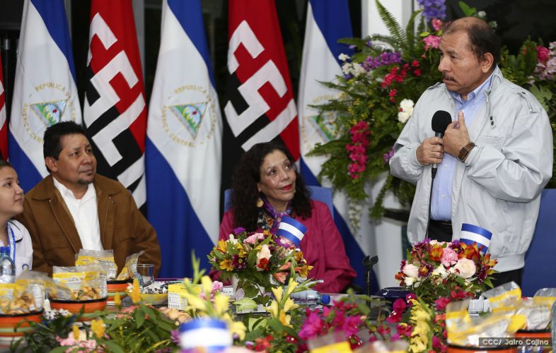 Entregan Medalla “Presidente de la República” a maestros eméritos y a los mejores maestros y estudiantes de Nicaragua