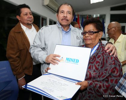 Entregan Medalla “Presidente de la República” a maestros eméritos y a los mejores maestros y estudiantes de Nicaragua