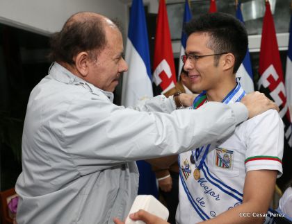 Entregan Medalla “Presidente de la República” a maestros eméritos y a los mejores maestros y estudiantes de Nicaragua