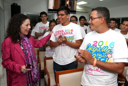 Entregan Medalla “Presidente de la República” a maestros eméritos y a los mejores maestros y estudiantes de Nicaragua