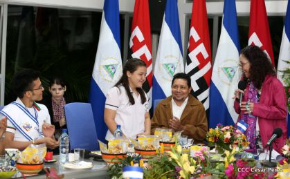Entregan Medalla “Presidente de la República” a maestros eméritos y a los mejores maestros y estudiantes de Nicaragua