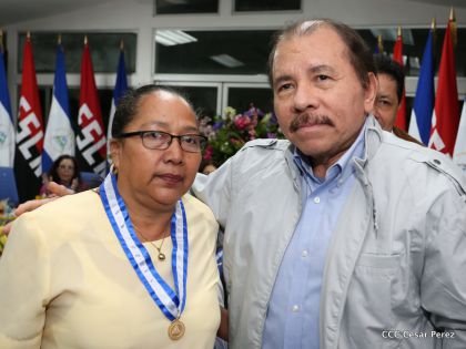 Entregan Medalla “Presidente de la República” a maestros eméritos y a los mejores maestros y estudiantes de Nicaragua