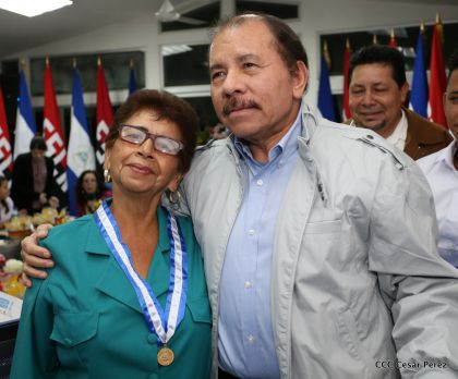 Entregan Medalla “Presidente de la República” a maestros eméritos y a los mejores maestros y estudiantes de Nicaragua