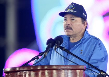 Daniel y Rosario presiden Acto del 37 Aniversario de la Policía Nacional