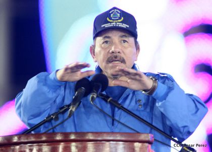 Daniel y Rosario presiden Acto del 37 Aniversario de la Policía Nacional