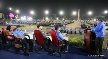 Daniel y Rosario presiden Acto del 37 Aniversario de la Policía Nacional