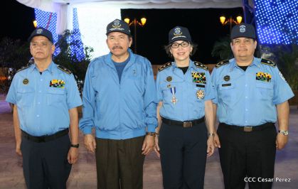 Daniel y Rosario presiden Acto del 37 Aniversario de la Policía Nacional