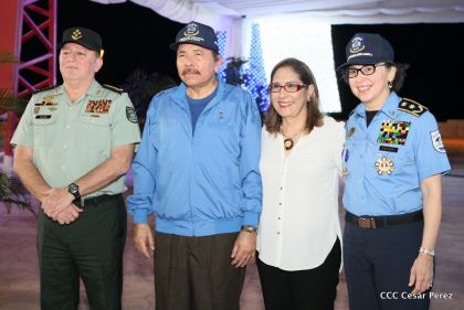 Daniel y Rosario presiden Acto del 37 Aniversario de la Policía Nacional
