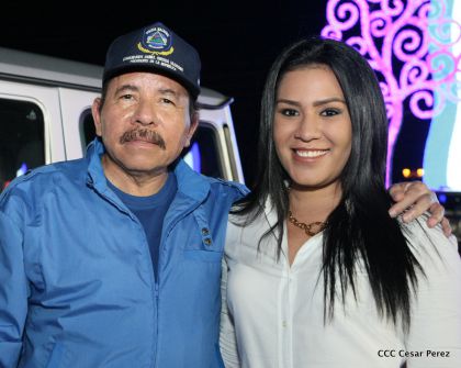 Daniel y Rosario presiden Acto del 37 Aniversario de la Policía Nacional