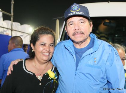 Daniel y Rosario presiden Acto del 37 Aniversario de la Policía Nacional