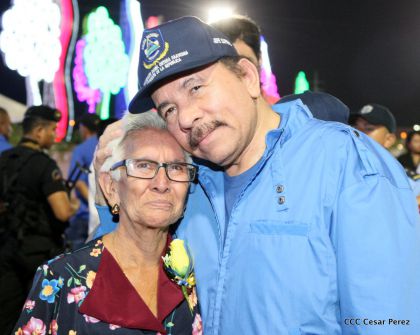 Daniel y Rosario presiden Acto del 37 Aniversario de la Policía Nacional