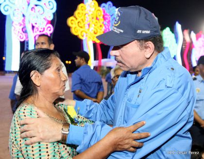 Daniel y Rosario presiden Acto del 37 Aniversario de la Policía Nacional