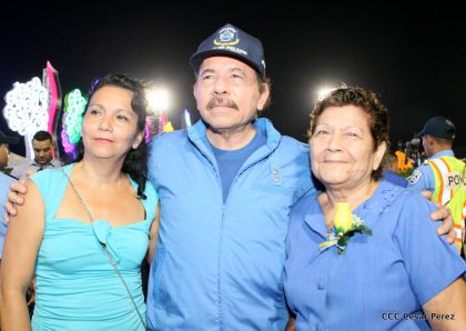 Daniel y Rosario presiden Acto del 37 Aniversario de la Policía Nacional