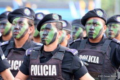 Daniel y Rosario presiden Acto del 37 Aniversario de la Policía Nacional