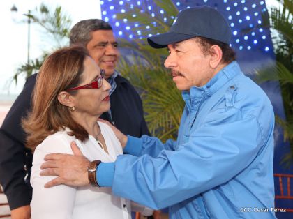 Daniel y Rosario presiden Acto del 37 Aniversario de la Policía Nacional