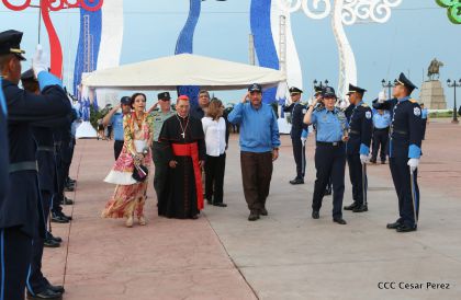 Daniel y Rosario presiden Acto del 37 Aniversario de la Policía Nacional