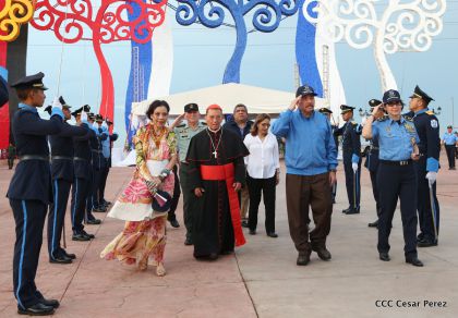 Daniel y Rosario presiden Acto del 37 Aniversario de la Policía Nacional