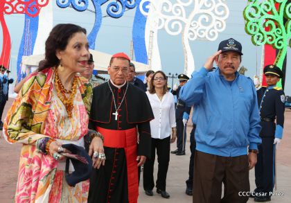 Daniel y Rosario presiden Acto del 37 Aniversario de la Policía Nacional