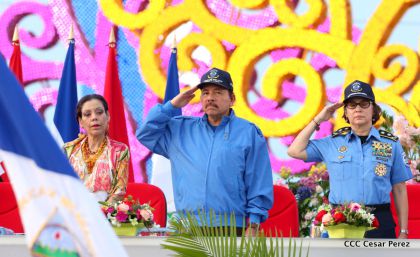 Daniel y Rosario presiden Acto del 37 Aniversario de la Policía Nacional