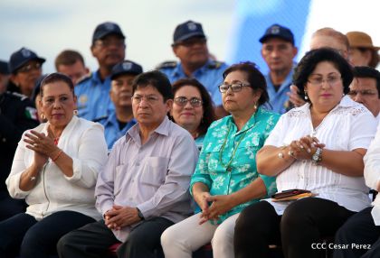 Daniel y Rosario presiden Acto del 37 Aniversario de la Policía Nacional