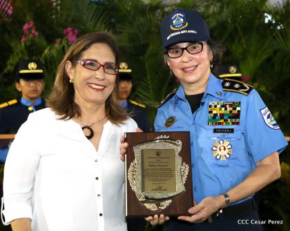 Daniel y Rosario presiden Acto del 37 Aniversario de la Policía Nacional