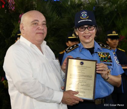 Daniel y Rosario presiden Acto del 37 Aniversario de la Policía Nacional