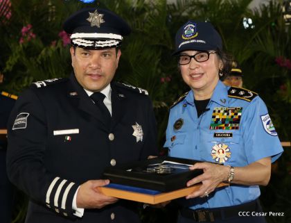 Daniel y Rosario presiden Acto del 37 Aniversario de la Policía Nacional
