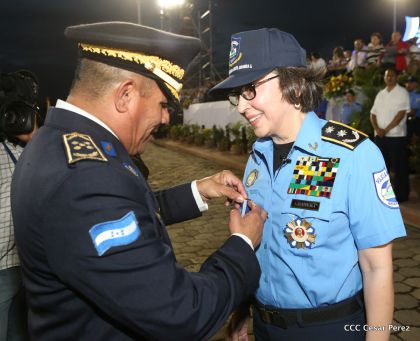 Daniel y Rosario presiden Acto del 37 Aniversario de la Policía Nacional