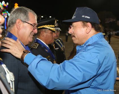 Daniel y Rosario presiden Acto del 37 Aniversario de la Policía Nacional