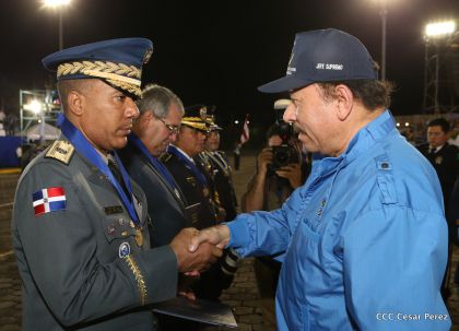 Daniel y Rosario presiden Acto del 37 Aniversario de la Policía Nacional