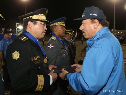 Daniel y Rosario presiden Acto del 37 Aniversario de la Policía Nacional