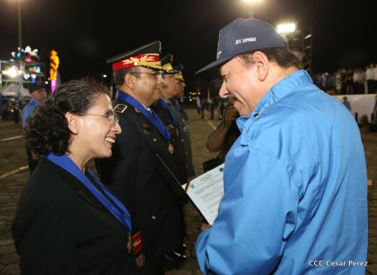 Daniel y Rosario presiden Acto del 37 Aniversario de la Policía Nacional