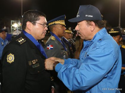 Daniel y Rosario presiden Acto del 37 Aniversario de la Policía Nacional