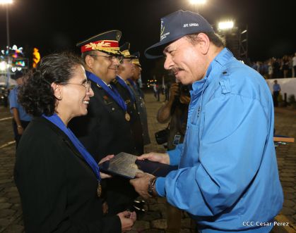 Daniel y Rosario presiden Acto del 37 Aniversario de la Policía Nacional