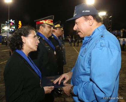 Daniel y Rosario presiden Acto del 37 Aniversario de la Policía Nacional