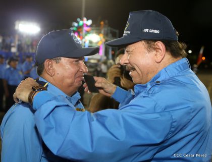 Daniel y Rosario presiden Acto del 37 Aniversario de la Policía Nacional