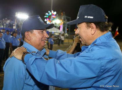 Daniel y Rosario presiden Acto del 37 Aniversario de la Policía Nacional